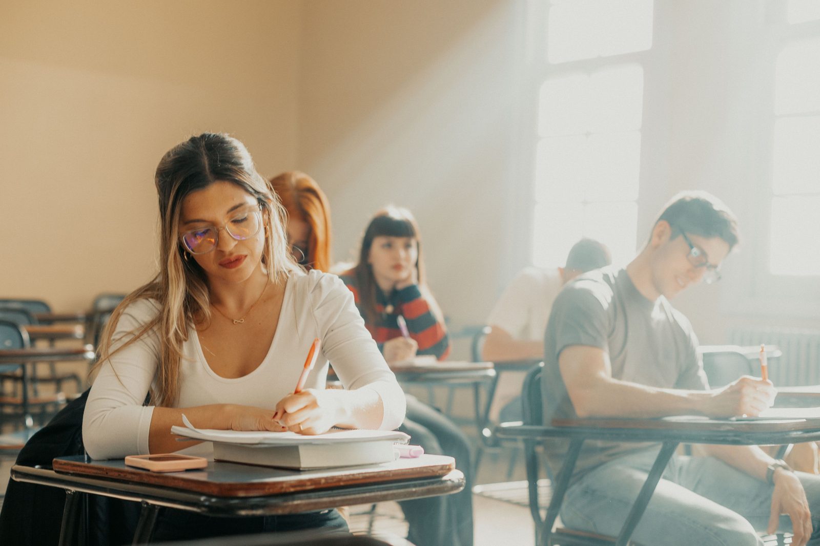Read more about the article Ai intrat la facultate. Acum vine partea cu taxa. Împrumutul pentru studenți de la CAR Sanitar Deva
